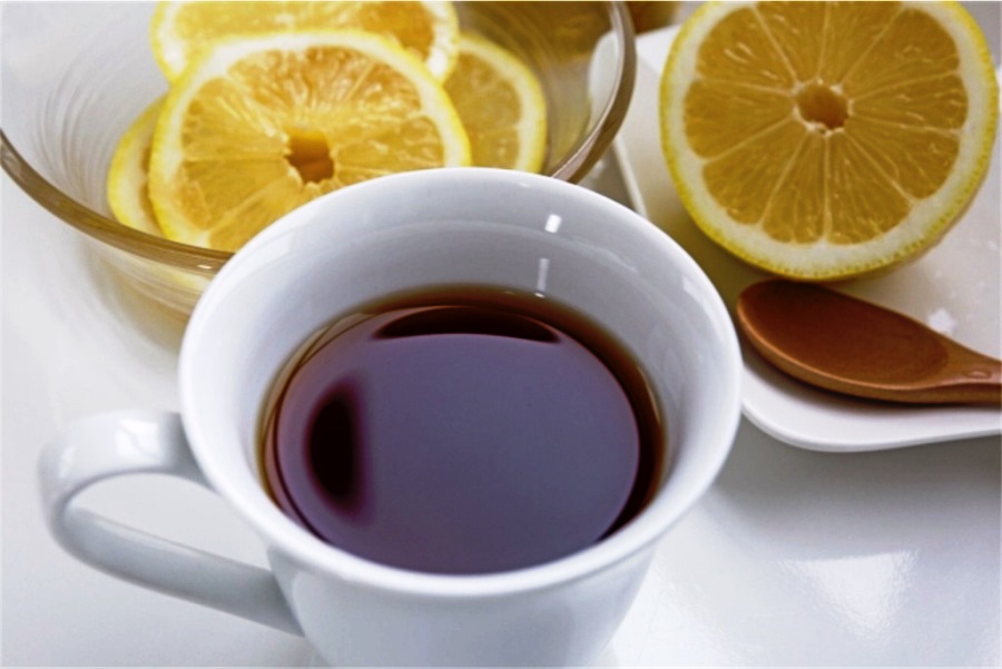 Горячие напитки, лекарственные травы и лимон помогут нормализовать СОЭ